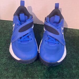 Nike Boys Team Hustle D11 DV8996-400 Blue Basketball Shoes Sneakers Size 4Y